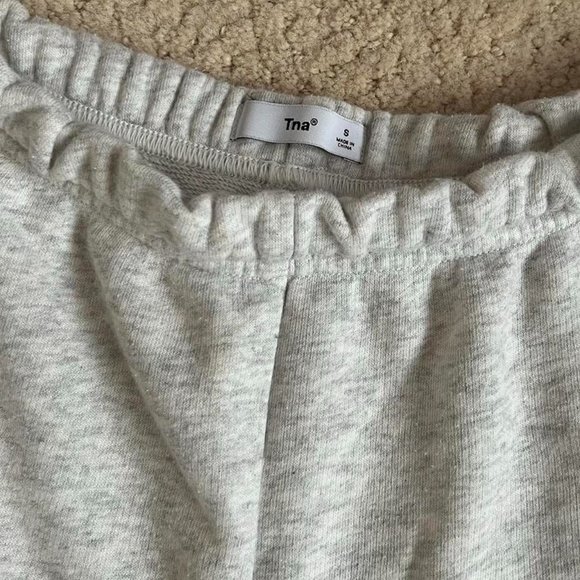 Aritzia TNA Gray Lounge Shorts - Picture 2 of 4